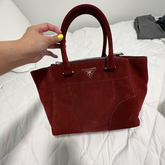 SOLD!! ✅ BNWT. 💯 Authentic Prada Galleria Shopping Tote, Crossbody strap. - Picture 2 of 13